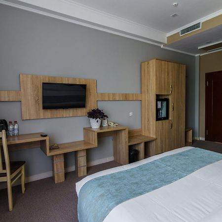 Park Hotel Al Bustan Shymkent Exterior foto