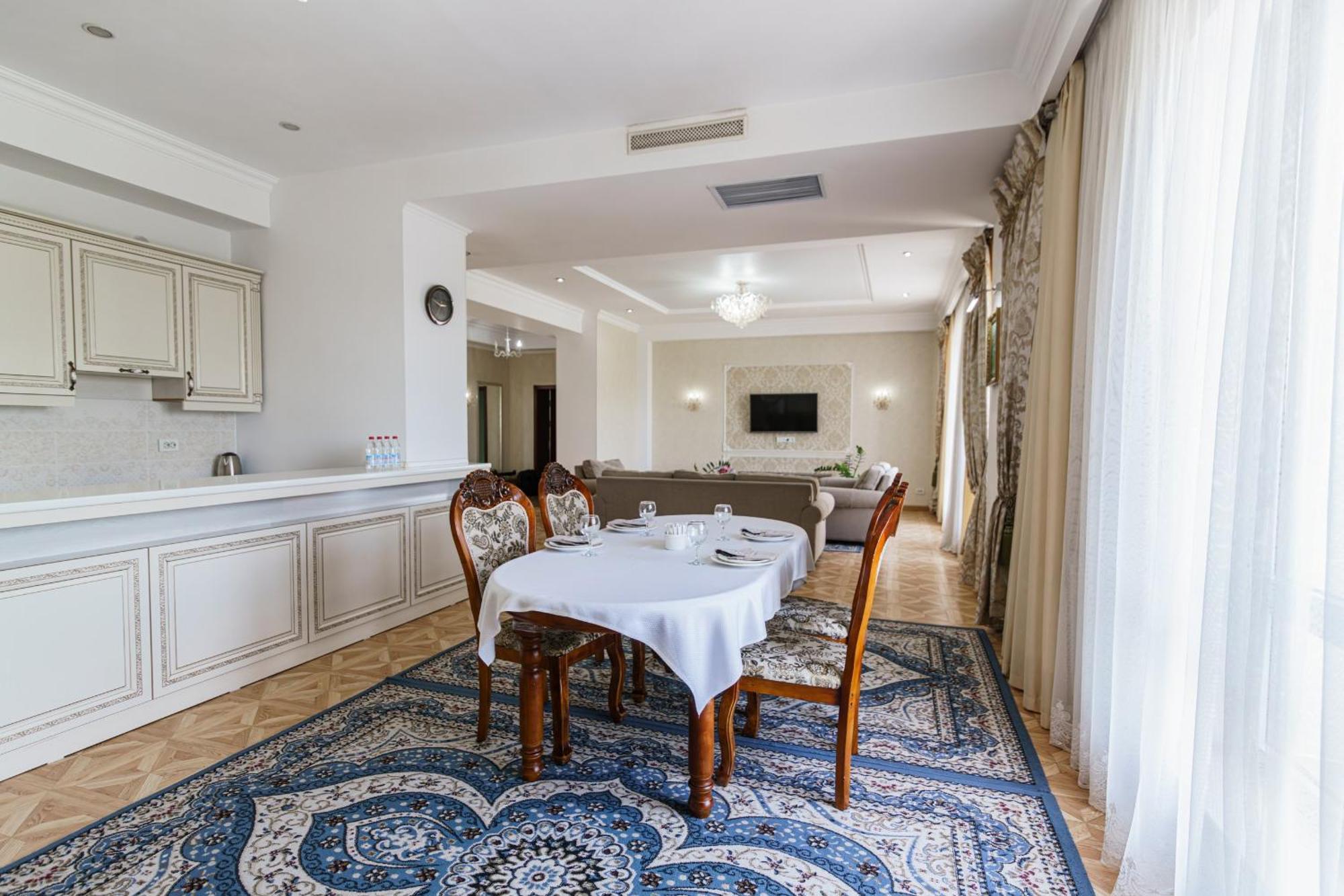 Park Hotel Al Bustan Shymkent Exterior foto
