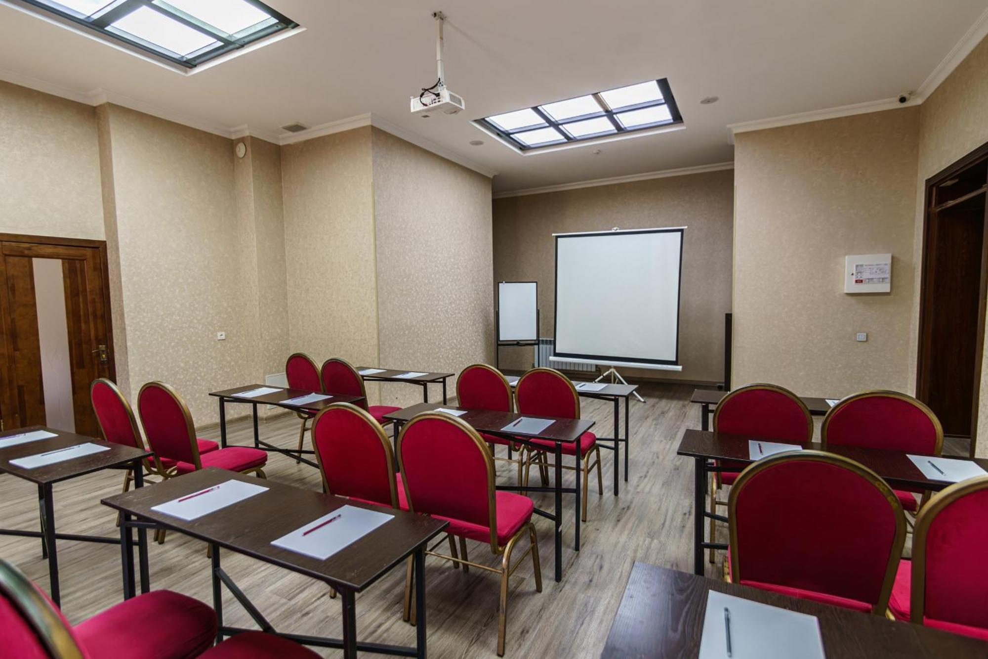 Park Hotel Al Bustan Shymkent Exterior foto