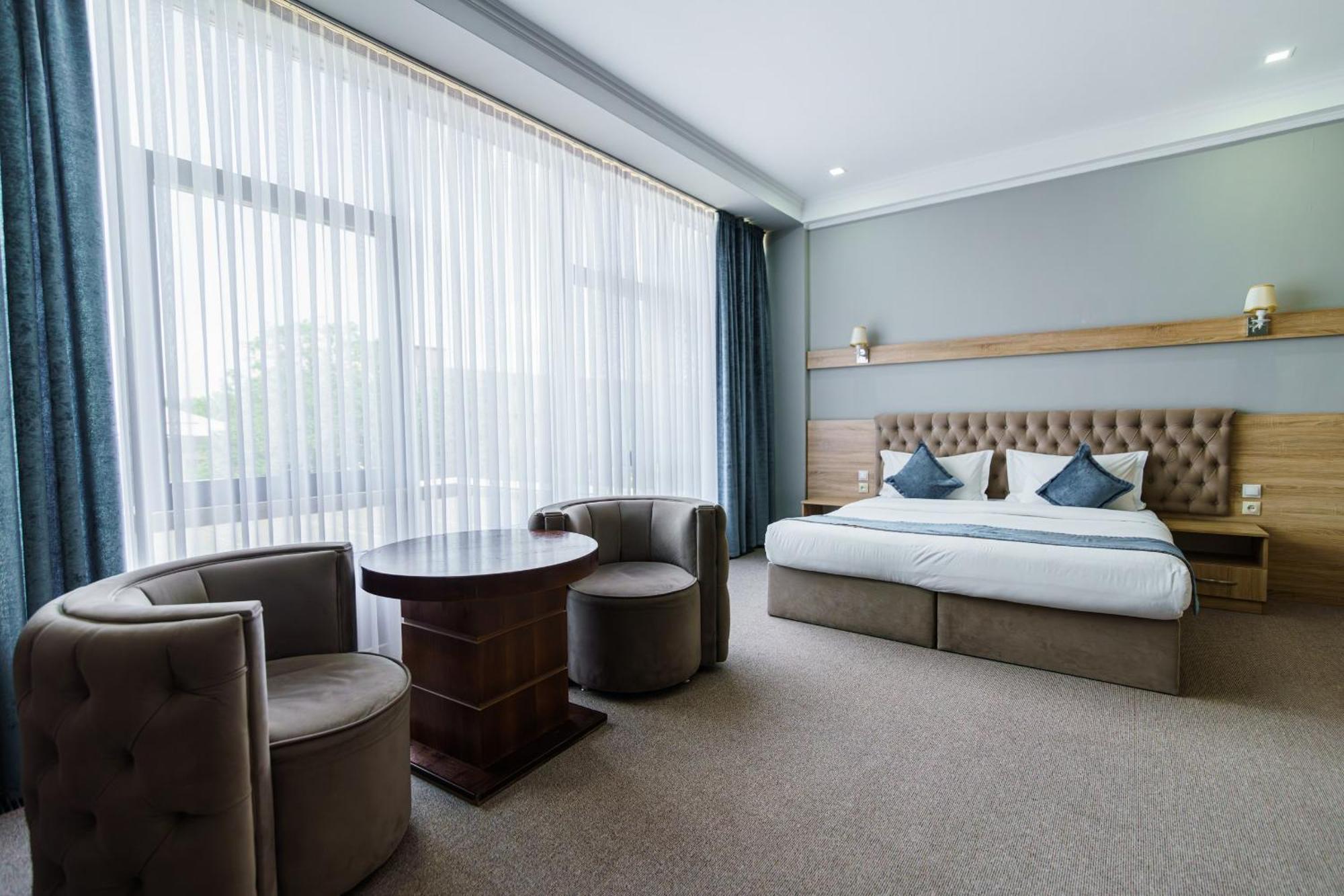 Park Hotel Al Bustan Shymkent Exterior foto