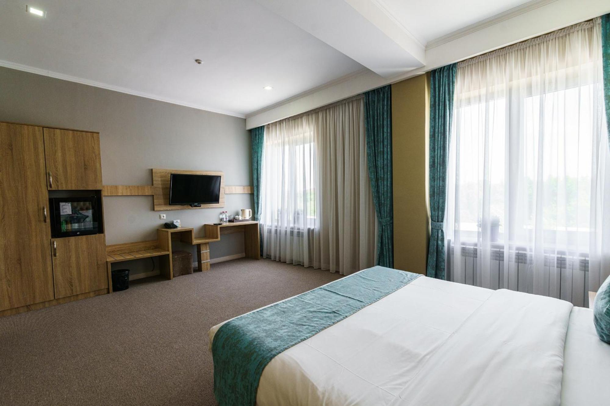 Park Hotel Al Bustan Shymkent Exterior foto