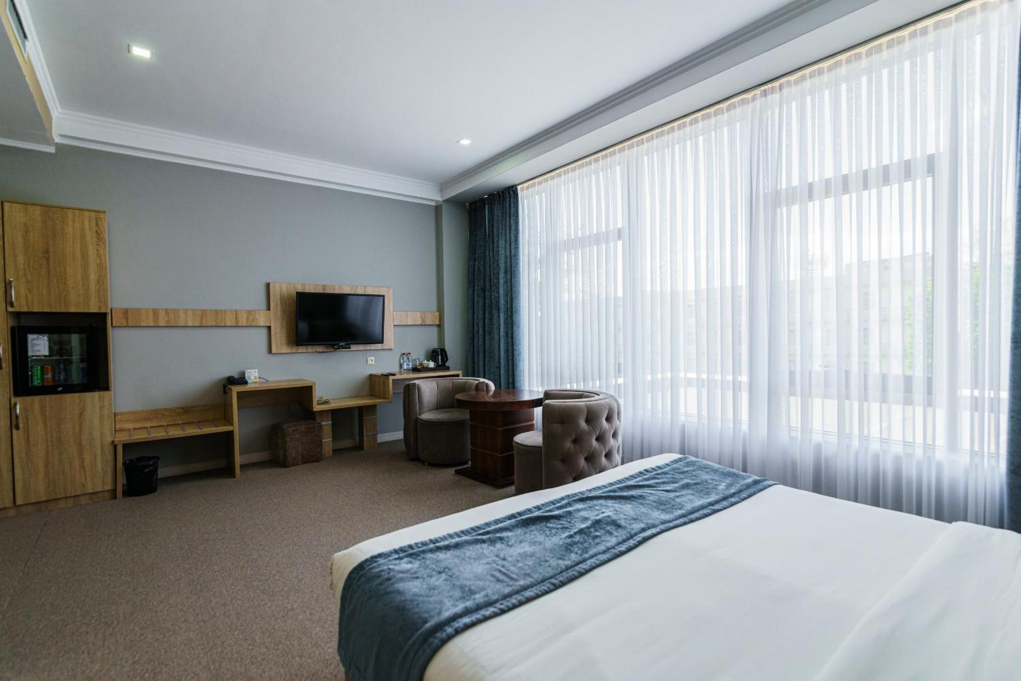 Park Hotel Al Bustan Shymkent Exterior foto